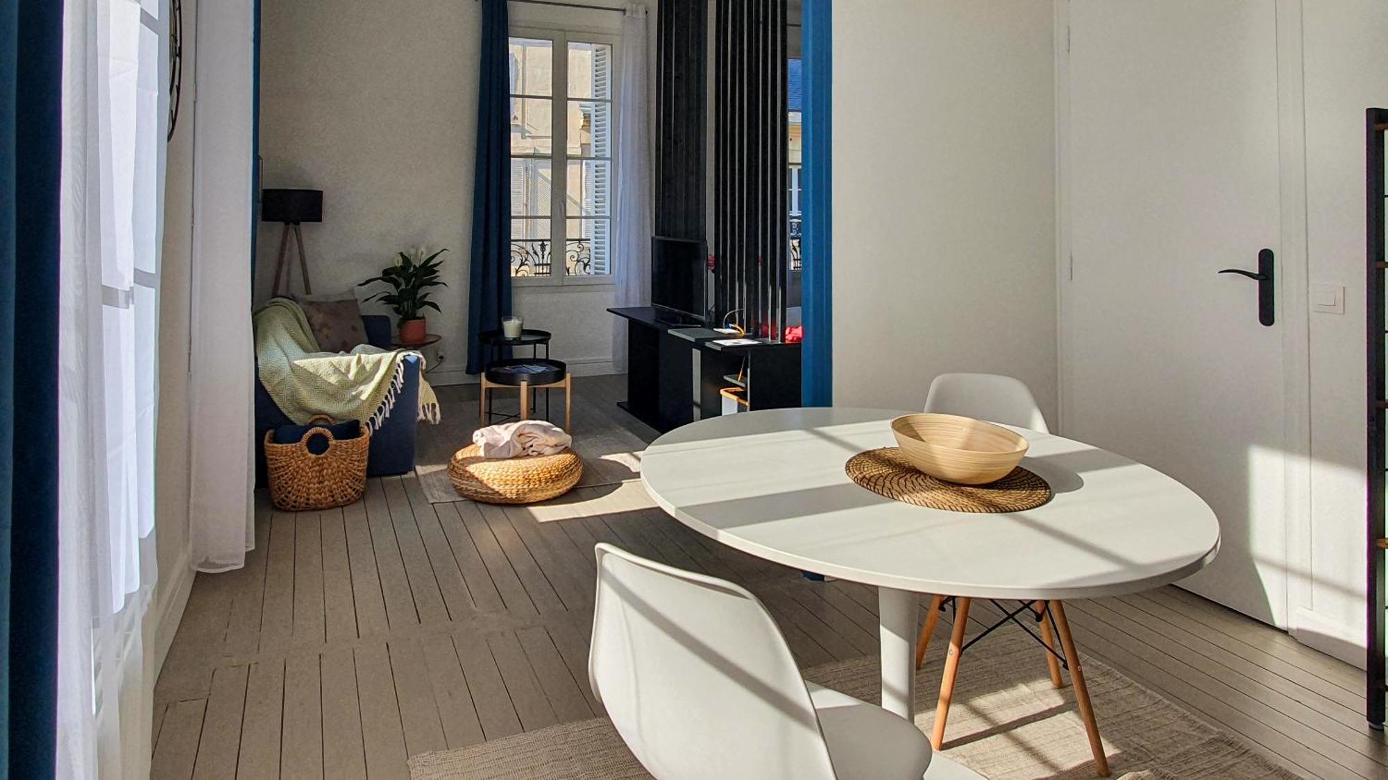 Charming Studio With View Of The Abbaye-Aux-Hommes Caen Quarto foto