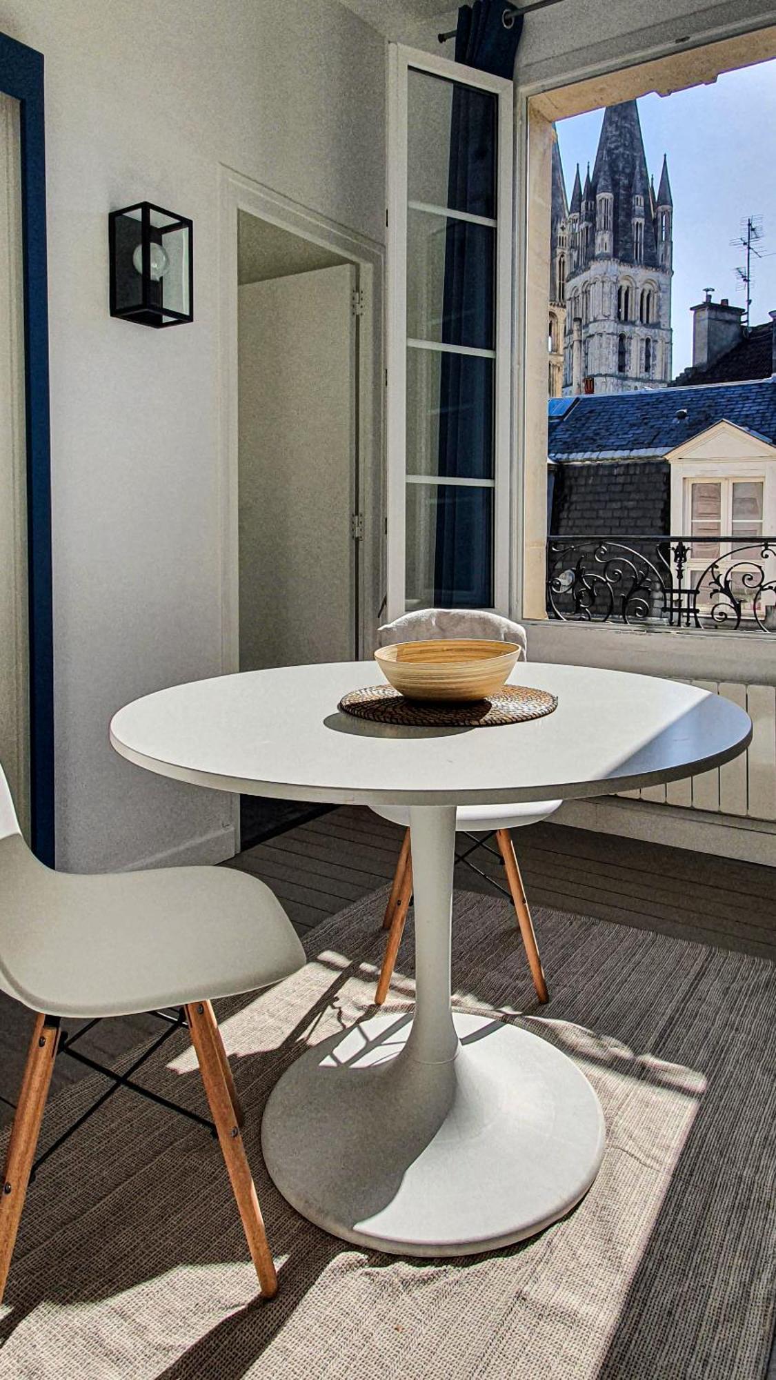 Charming Studio With View Of The Abbaye-Aux-Hommes Caen Quarto foto