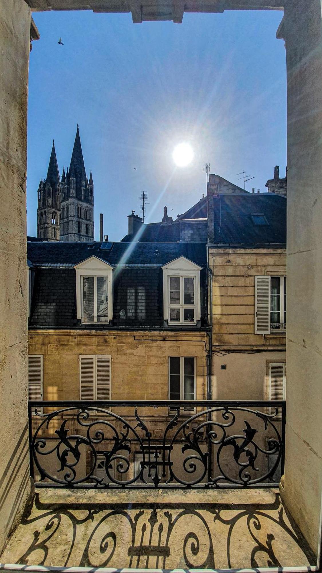 Charming Studio With View Of The Abbaye-Aux-Hommes Caen Quarto foto