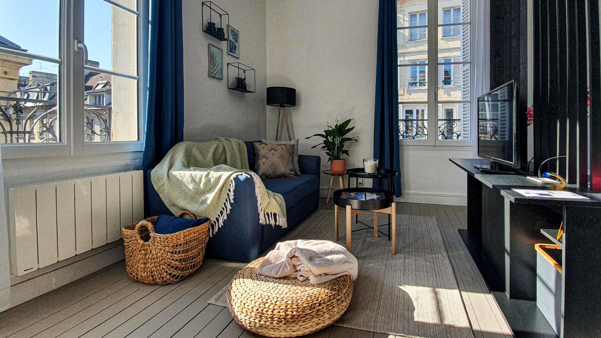Charming Studio With View Of The Abbaye-Aux-Hommes Caen Quarto foto